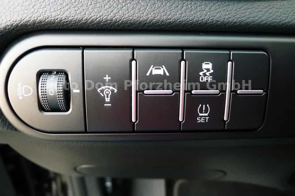 Kia Ceed 1.5T DCT7 SPIRIT /NAVI/UVO/LED 04/2025-photo-13