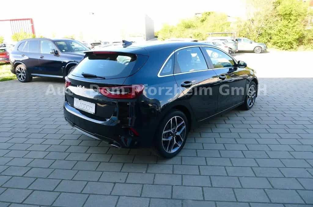 Kia Ceed 1.5T DCT7 SPIRIT /NAVI/UVO/LED 04/2025-photo-3