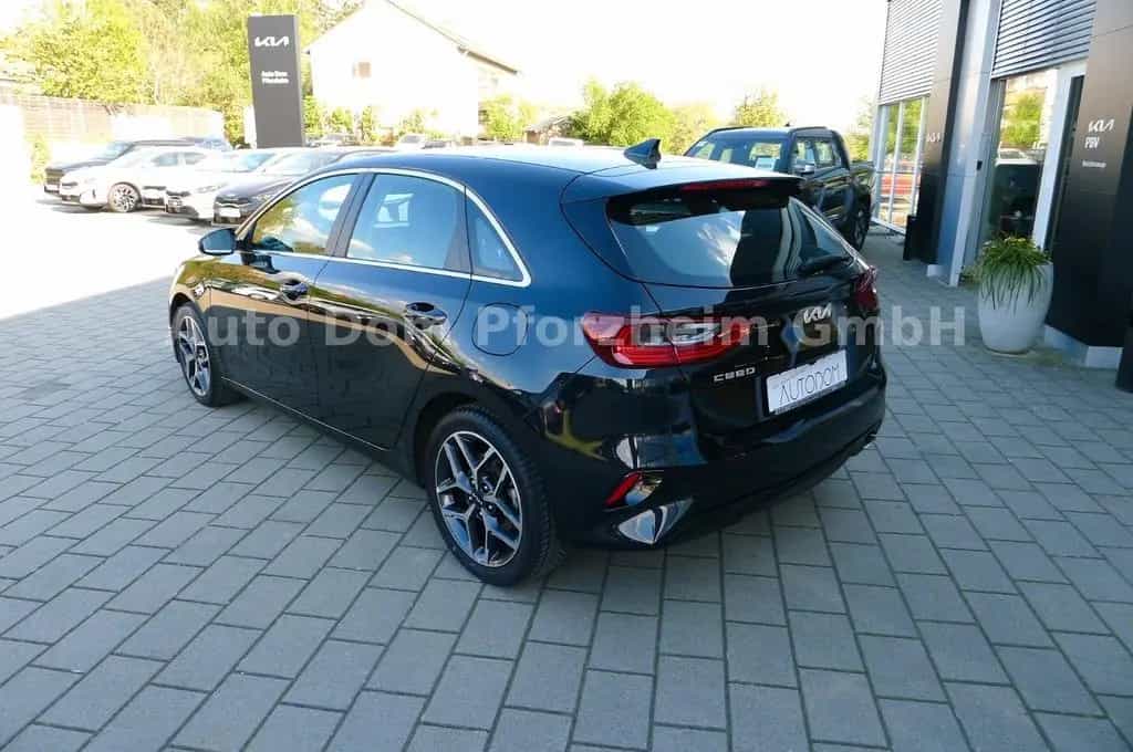 Kia Ceed 1.5T DCT7 SPIRIT /NAVI/UVO/LED 04/2025-photo-5