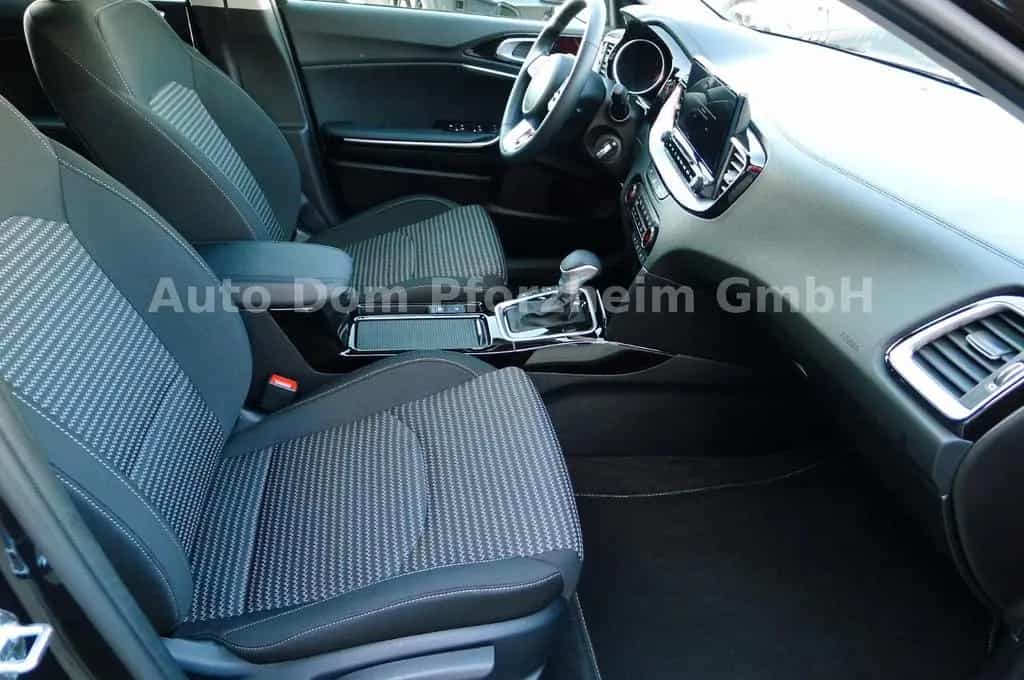 Kia Ceed 1.5T DCT7 SPIRIT /NAVI/UVO/LED 04/2025-photo-7