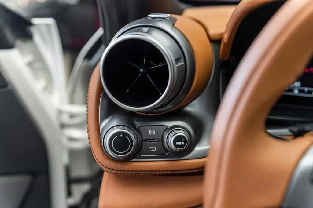 Ferrari GTC4 Lusso 6.3 V12 DCT 08/2018-photo-27