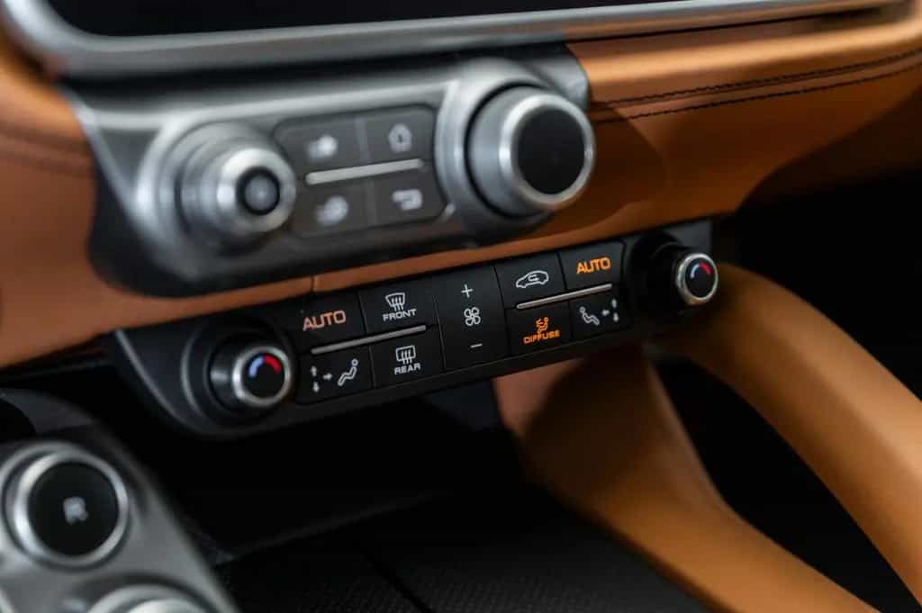Ferrari GTC4 Lusso 6.3 V12 DCT 08/2018-photo-36