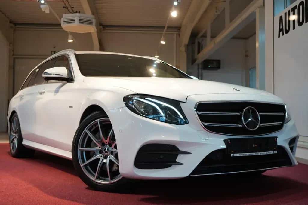 Mercedes-Benz E-Class 300 d T AMG *LED*Navi*Kamera*AHK* 08/2019-photo-0