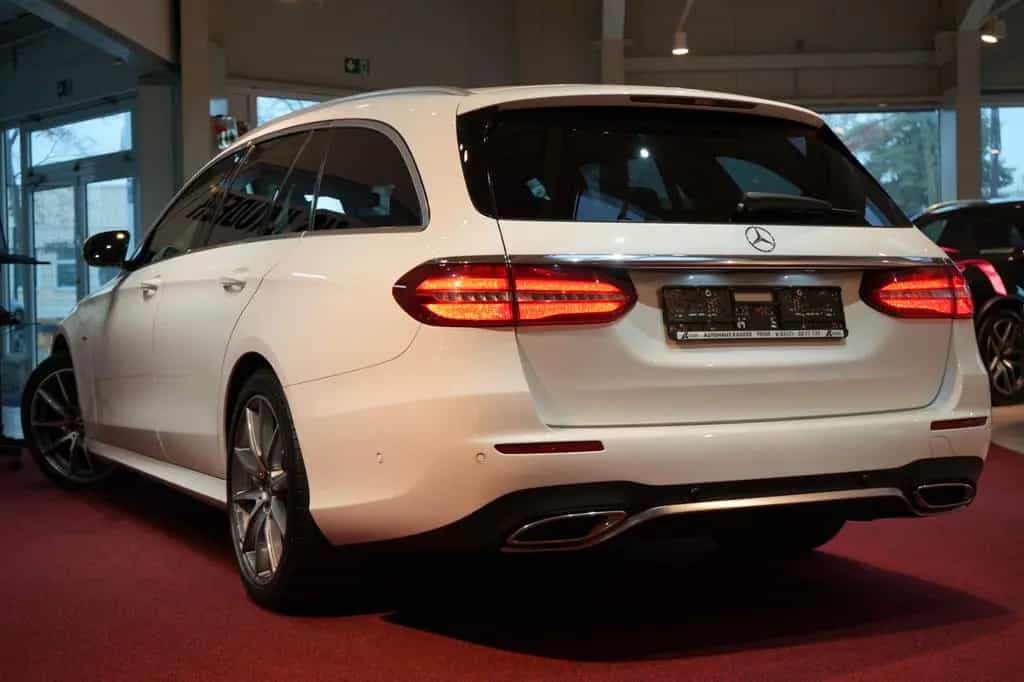 Mercedes-Benz E-Class 300 d T AMG *LED*Navi*Kamera*AHK* 08/2019-photo-1