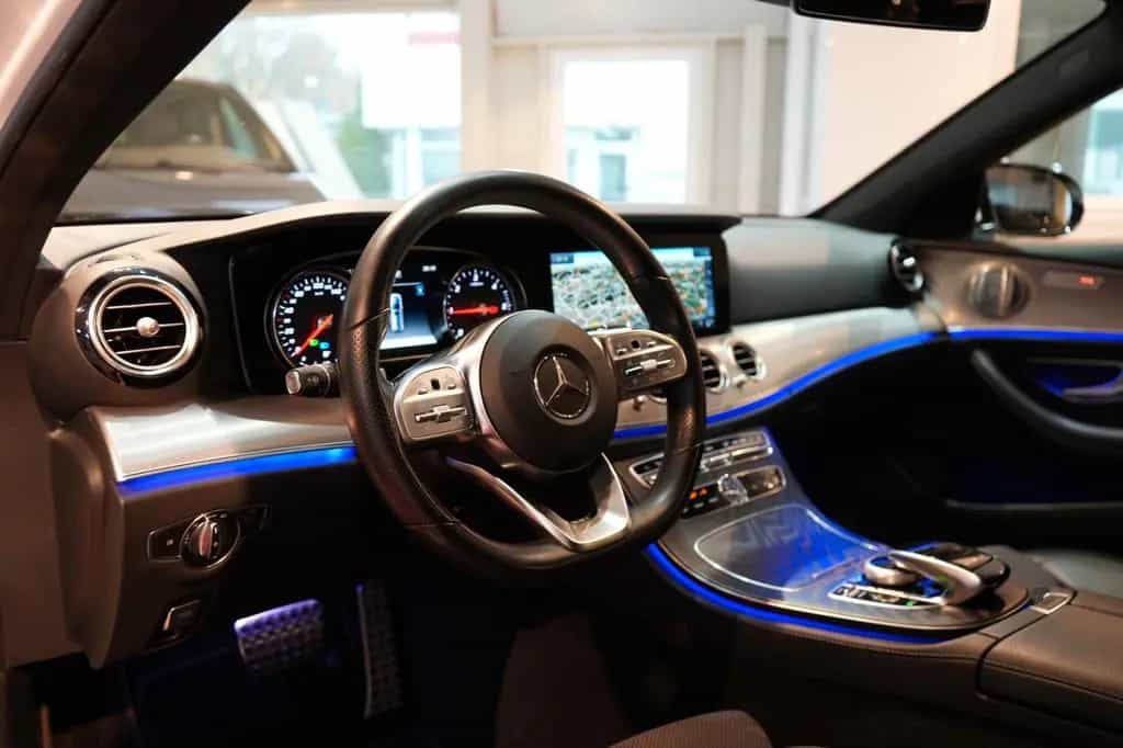 Mercedes-Benz E-Class 300 d T AMG *LED*Navi*Kamera*AHK* 08/2019-photo-12