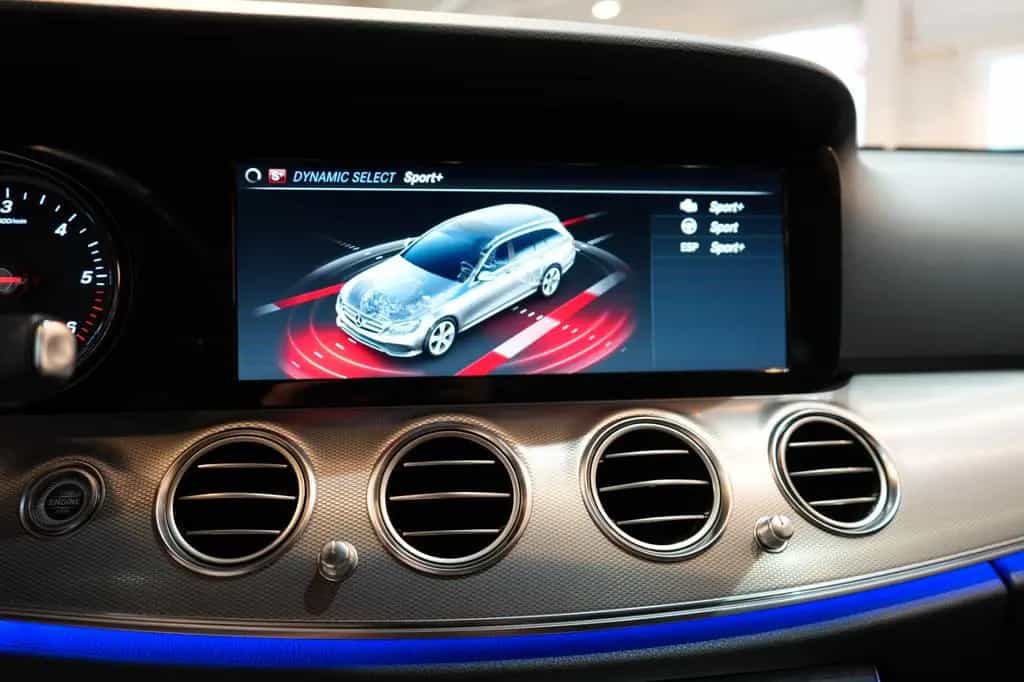 Mercedes-Benz E-Class 300 d T AMG *LED*Navi*Kamera*AHK* 08/2019-photo-17