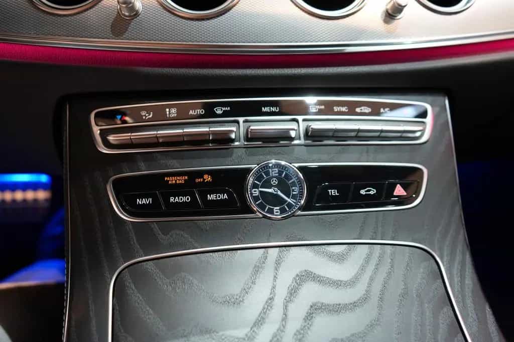 Mercedes-Benz E-Class 300 d T AMG *LED*Navi*Kamera*AHK* 08/2019-photo-19