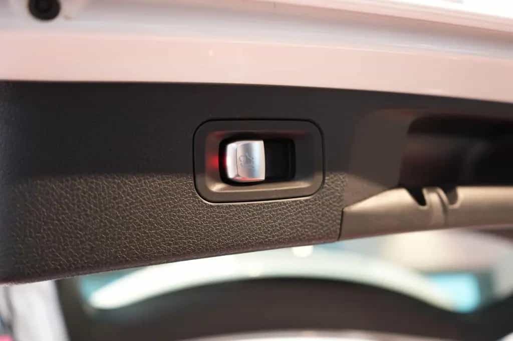 Mercedes-Benz E-Class 300 d T AMG *LED*Navi*Kamera*AHK* 08/2019-photo-5