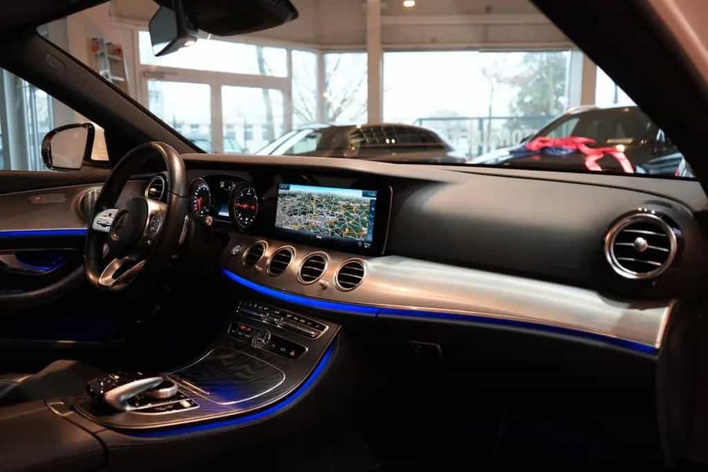 Mercedes-Benz E-Class 300 d T AMG *LED*Navi*Kamera*AHK* 08/2019-photo-9