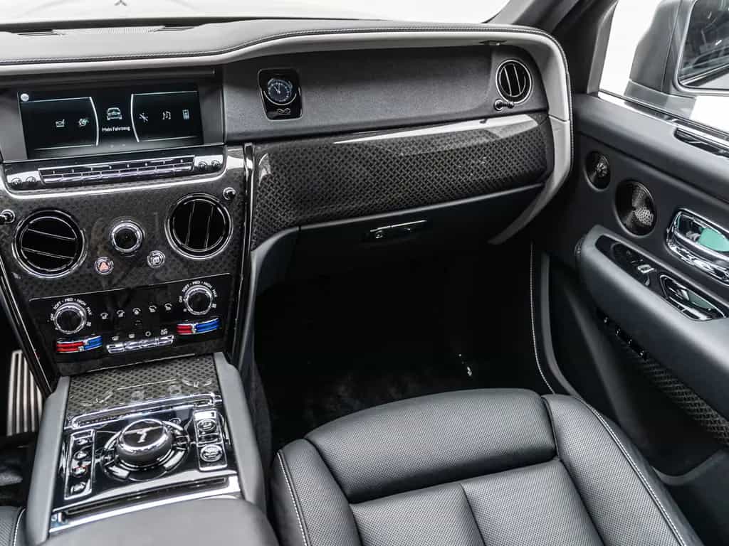 Rolls-Royce Cullinan Black Badge*MANSORY*Starlight*R24 01/2022-photo-28