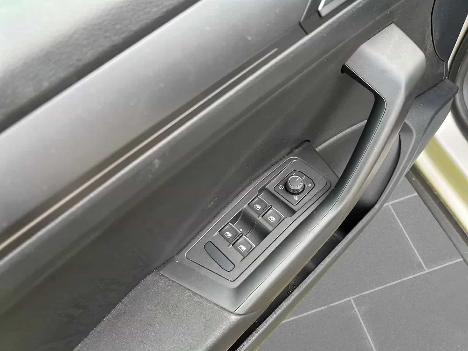 Volkswagen T-Roc 04/2021-photo-12