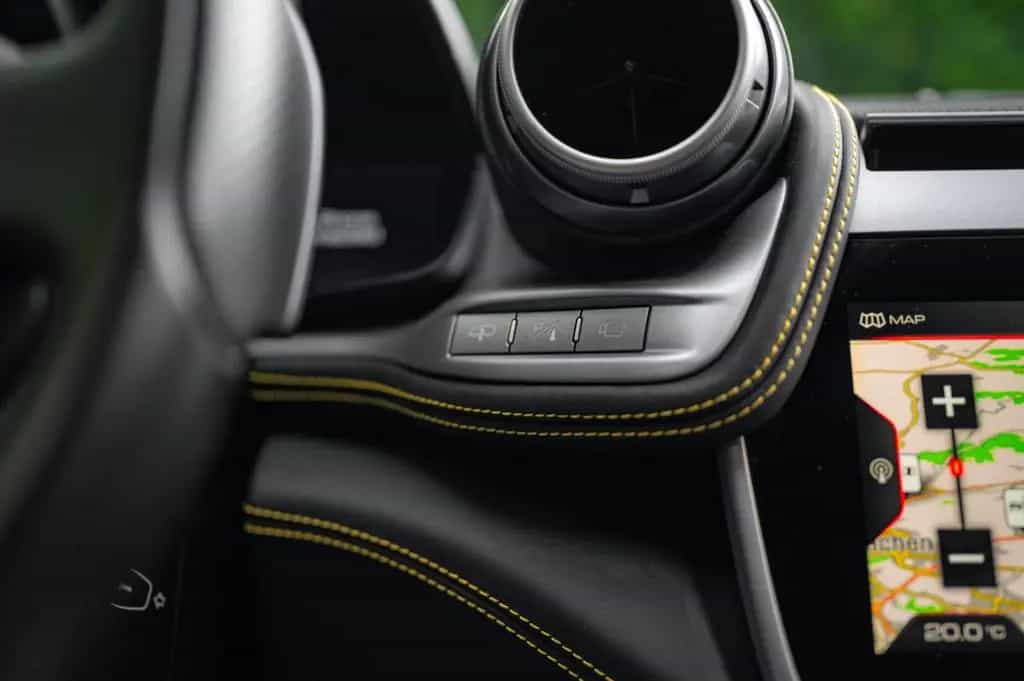 Ferrari GTC4Lusso 6.3 V12 690PS|Atelier|PassDisplay|Lift 11/2016-photo-15