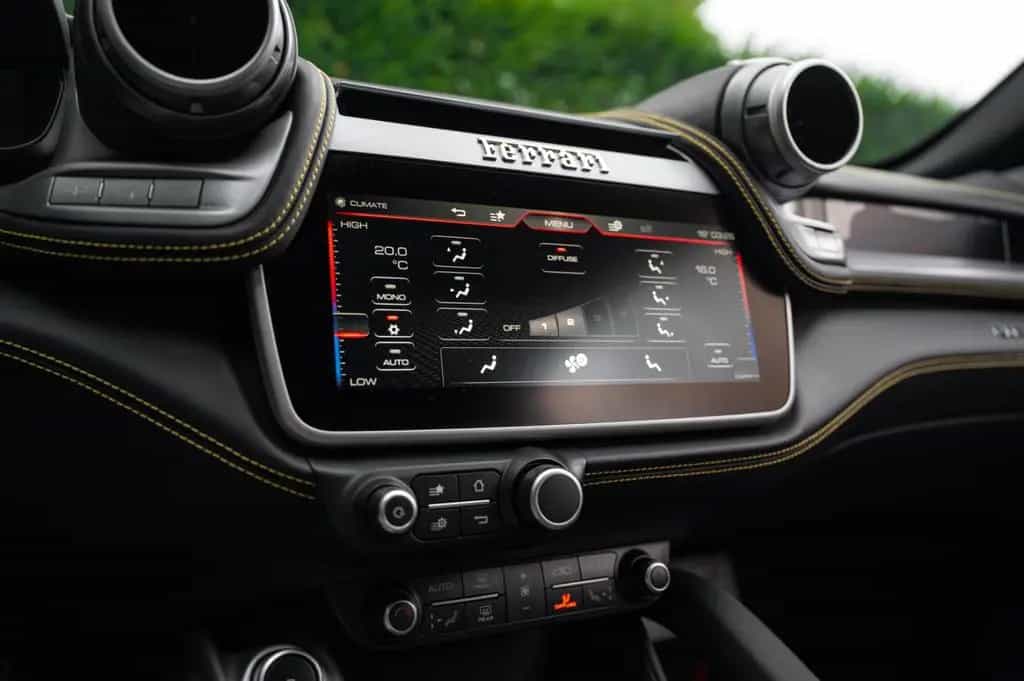 Ferrari GTC4Lusso 6.3 V12 690PS|Atelier|PassDisplay|Lift 11/2016-photo-17