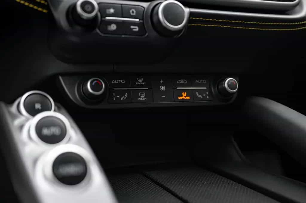 Ferrari GTC4Lusso 6.3 V12 690PS|Atelier|PassDisplay|Lift 11/2016-photo-20
