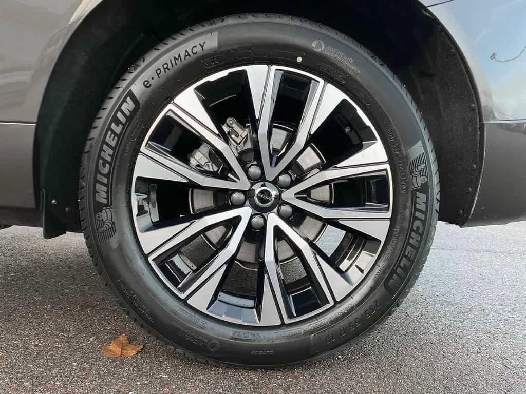 Volvo XC60 B5 AWD Plus Dark  ACC BLIS SD LED 02/2025-photo-1