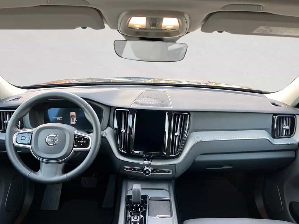 Volvo XC60 B5 AWD Plus Dark  ACC BLIS SD LED 02/2025-photo-5