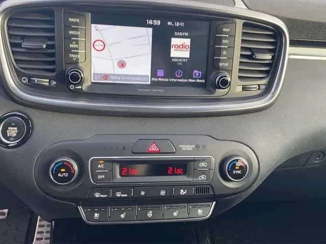 Kia Sorento Platinum Edition 4WD Pano+Leder+LED+Navi 07/2020-photo-16