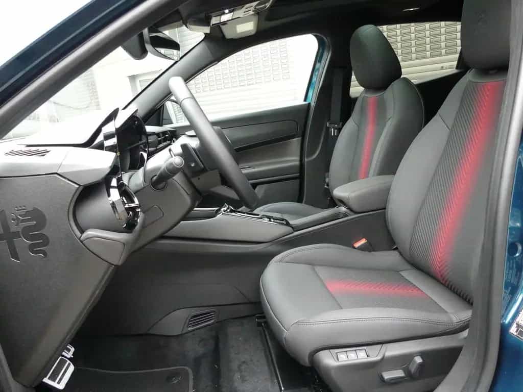Alfa Romeo Junior IBRIDA Q4 1.2 VGT 145PS DCT6 SCHIEBEDACH 01/2026-photo-11