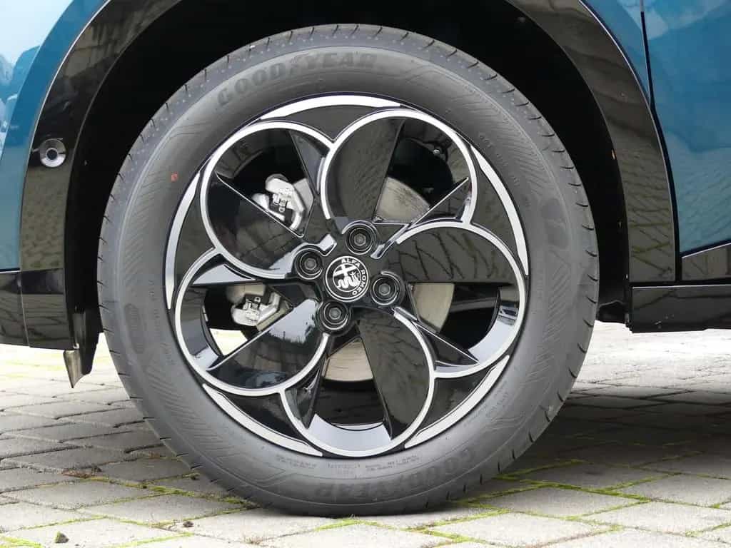 Alfa Romeo Junior IBRIDA Q4 1.2 VGT 145PS DCT6 SCHIEBEDACH 01/2026-photo-37