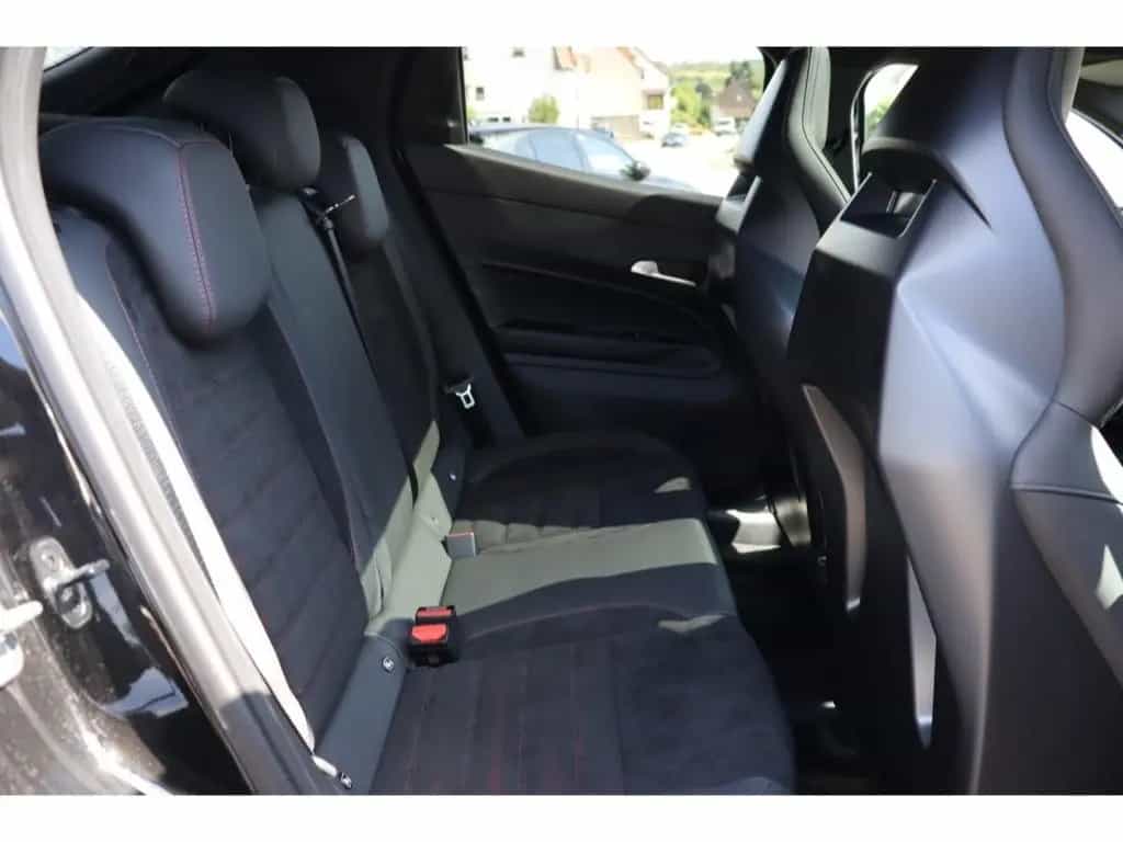 Alfa Romeo Junior IBRIDA Q4 1.2 VGT 145PS DCT6 SPORT SABELT 01/2026-photo-17