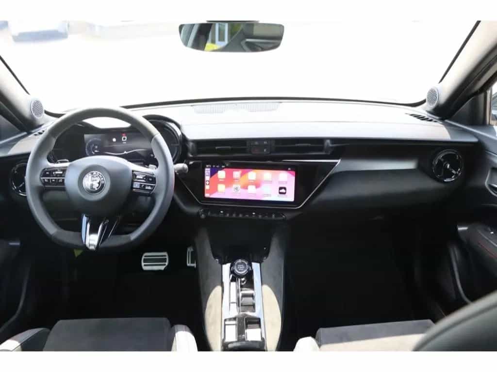 Alfa Romeo Junior IBRIDA Q4 1.2 VGT 145PS DCT6 SPORT SABELT 01/2026-photo-18