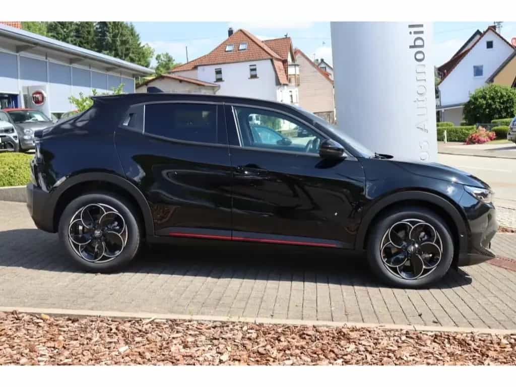 Alfa Romeo Junior IBRIDA Q4 1.2 VGT 145PS DCT6 SPORT SABELT 01/2026-photo-2