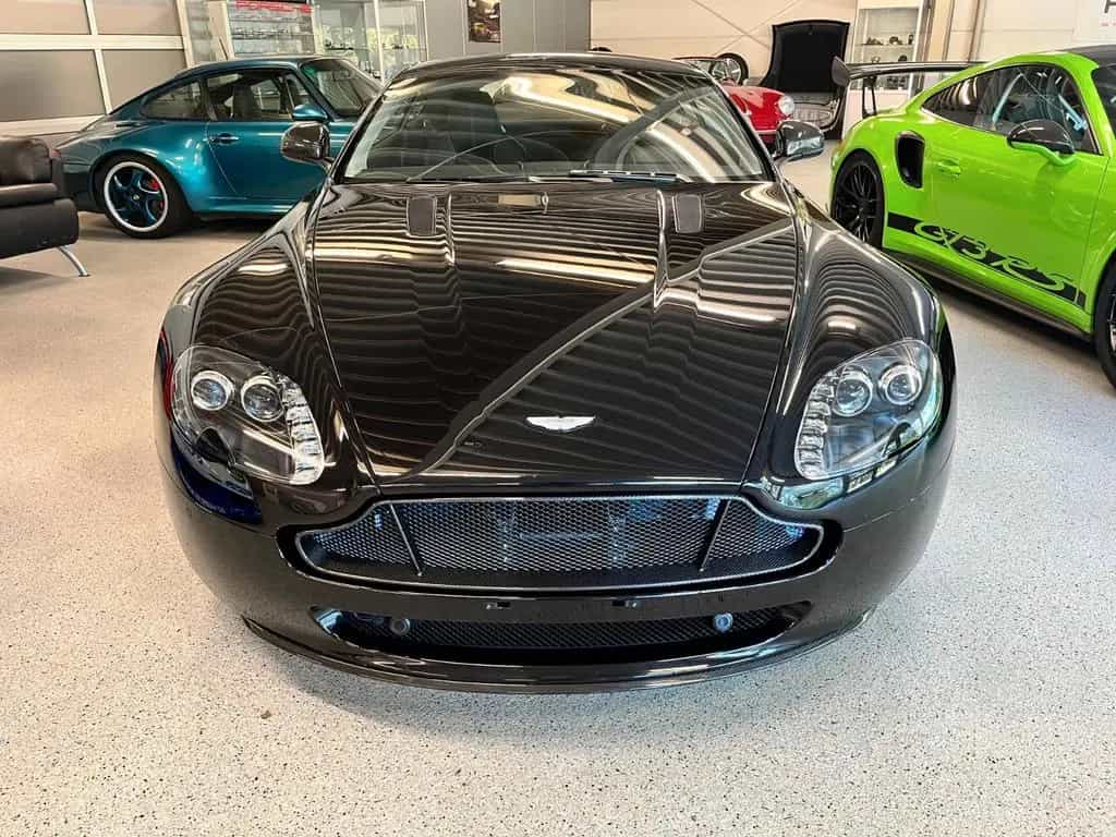 Aston Martin V8 Vantage 4.7l **MANUAL** 1 Owner** 01/2012-photo-2