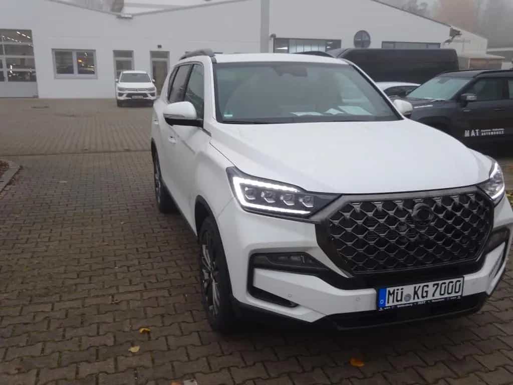 KGM Rexton 2.2 E-XDI 4WD 8AT MY25 Black 3.5t 10/2025-photo-2