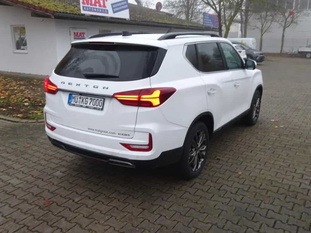 KGM Rexton 2.2 E-XDI 4WD 8AT MY25 Black 3.5t 10/2025-photo-4