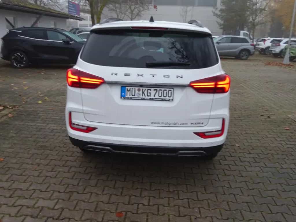 KGM Rexton 2.2 E-XDI 4WD 8AT MY25 Black 3.5t 10/2025-photo-5