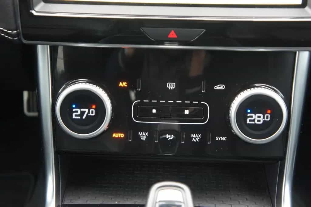 Jaguar XE R-Dynamic SE 4x4*LEDER*MERIDIAN*LED*360* 04/2021-photo-17