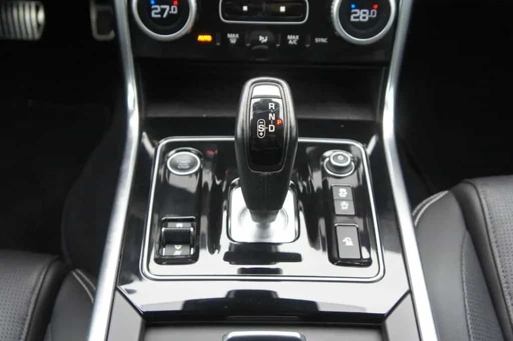 Jaguar XE R-Dynamic SE 4x4*LEDER*MERIDIAN*LED*360* 04/2021-photo-18