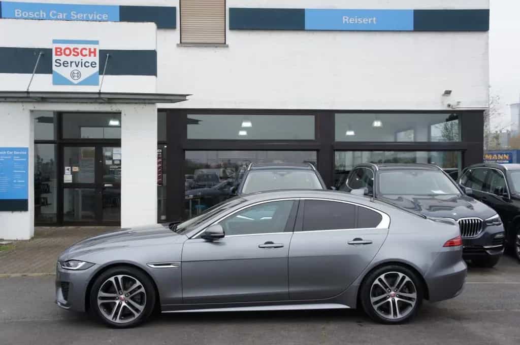 Jaguar XE R-Dynamic SE 4x4*LEDER*MERIDIAN*LED*360* 04/2021-photo-2