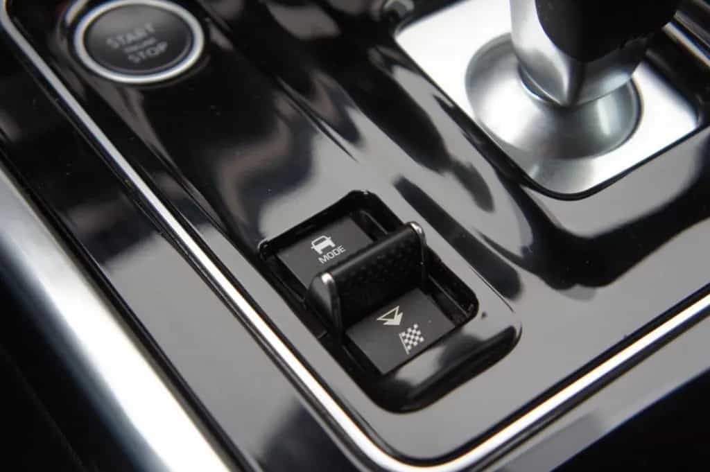 Jaguar XE R-Dynamic SE 4x4*LEDER*MERIDIAN*LED*360* 04/2021-photo-22
