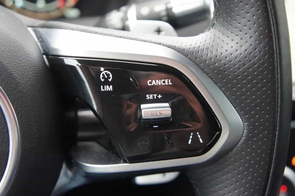 Jaguar XE R-Dynamic SE 4x4*LEDER*MERIDIAN*LED*360* 04/2021-photo-25