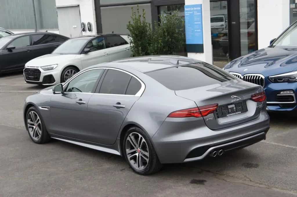 Jaguar XE R-Dynamic SE 4x4*LEDER*MERIDIAN*LED*360* 04/2021-photo-3
