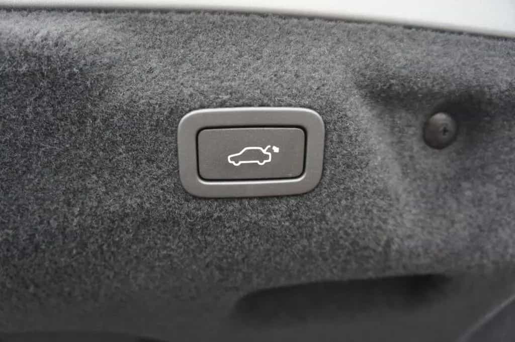 Jaguar XE R-Dynamic SE 4x4*LEDER*MERIDIAN*LED*360* 04/2021-photo-8