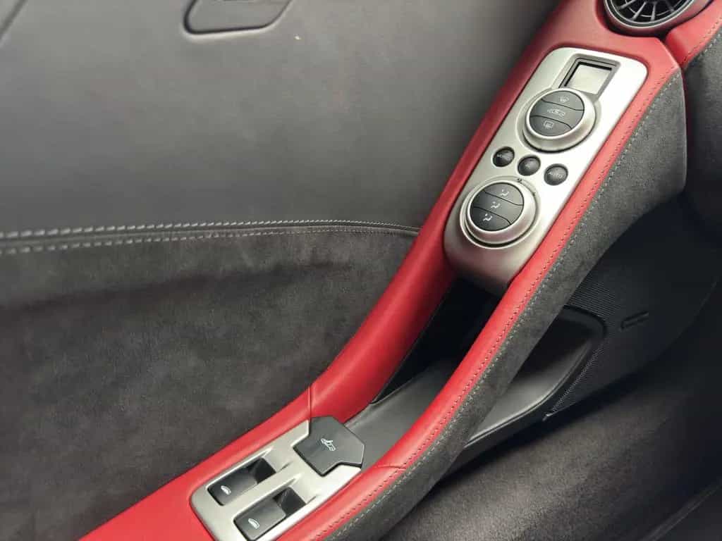 McLaren MP4-12C 3.8V8*1HAND*CARBON*SCHECKHEFT*UNFALLFREI 03/2012-photo-10
