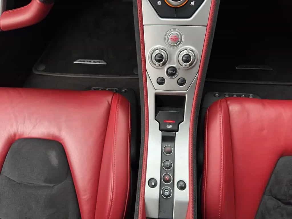 McLaren MP4-12C 3.8V8*1HAND*CARBON*SCHECKHEFT*UNFALLFREI 03/2012-photo-12