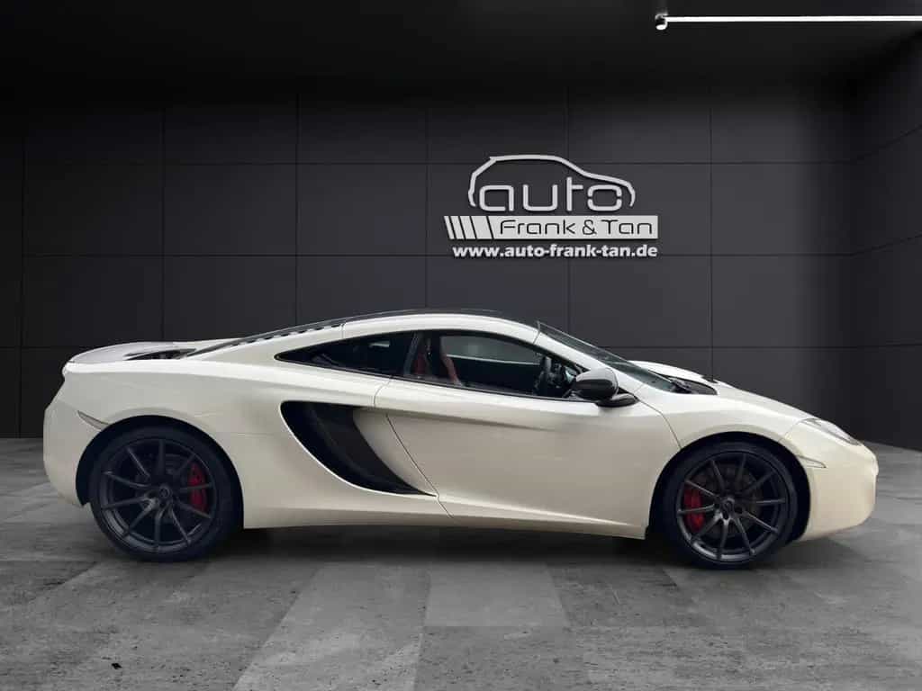McLaren MP4-12C 3.8V8*1HAND*CARBON*SCHECKHEFT*UNFALLFREI 03/2012-photo-4