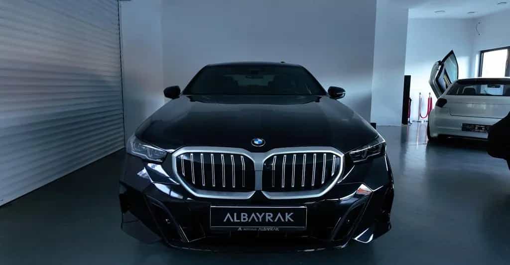 BMW 5 Series 520 d M Sport Lim 11/2023-photo-1