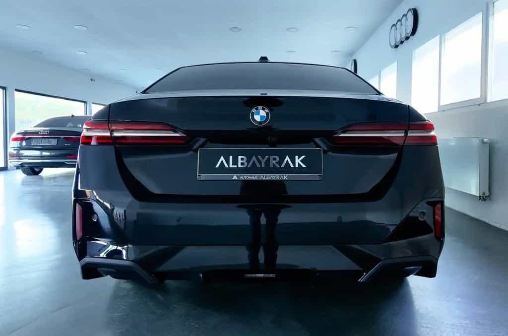 BMW 5 Series 520 d M Sport Lim 11/2023-photo-3