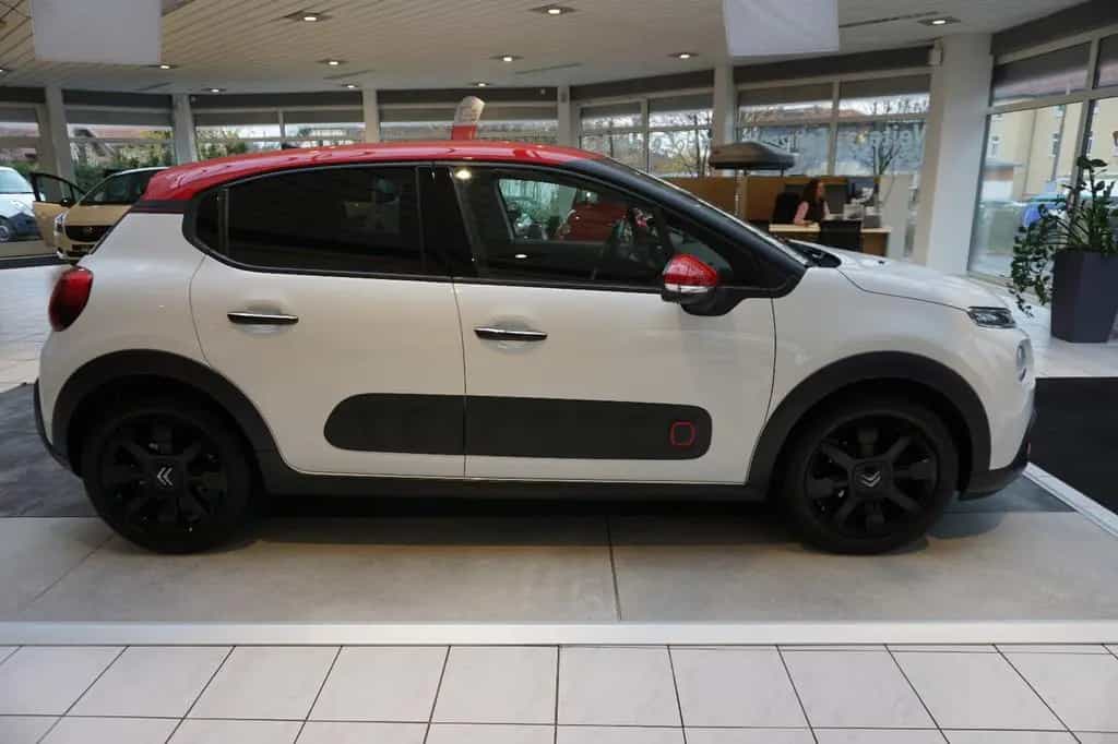 Citroën C3 Shine NAVI, SITZHEIZUNG, KLIMAAUTOMATIK, PDC 04/2019-photo-1