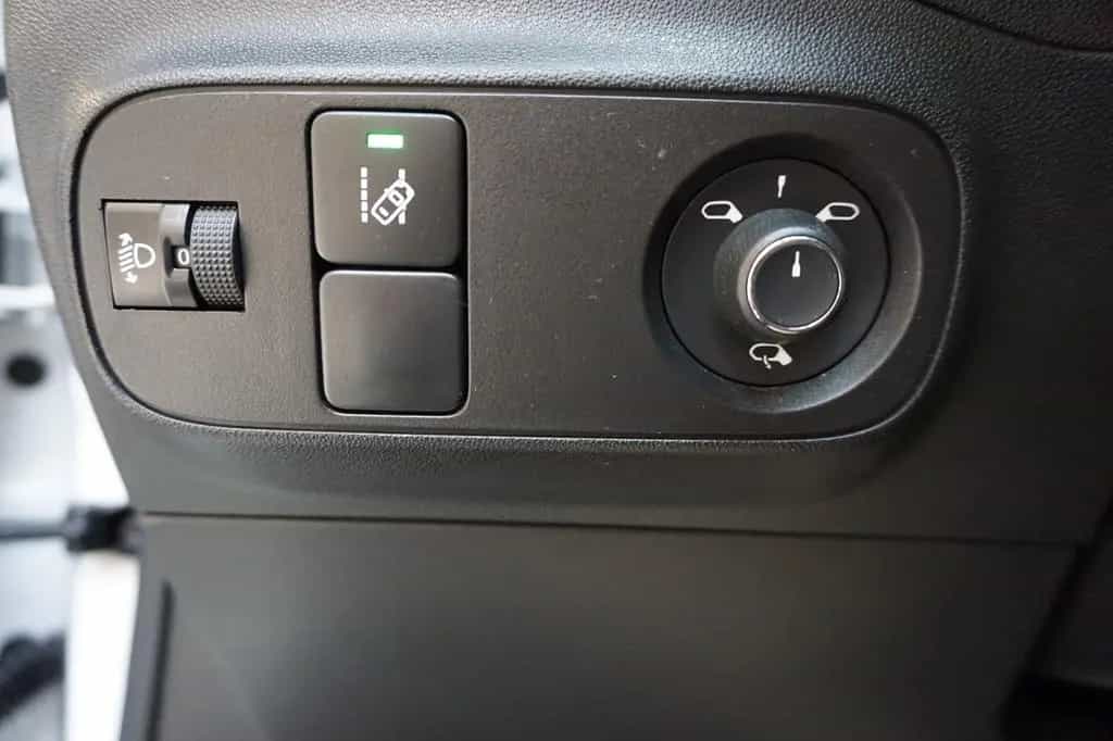 Citroën C3 Shine NAVI, SITZHEIZUNG, KLIMAAUTOMATIK, PDC 04/2019-photo-14
