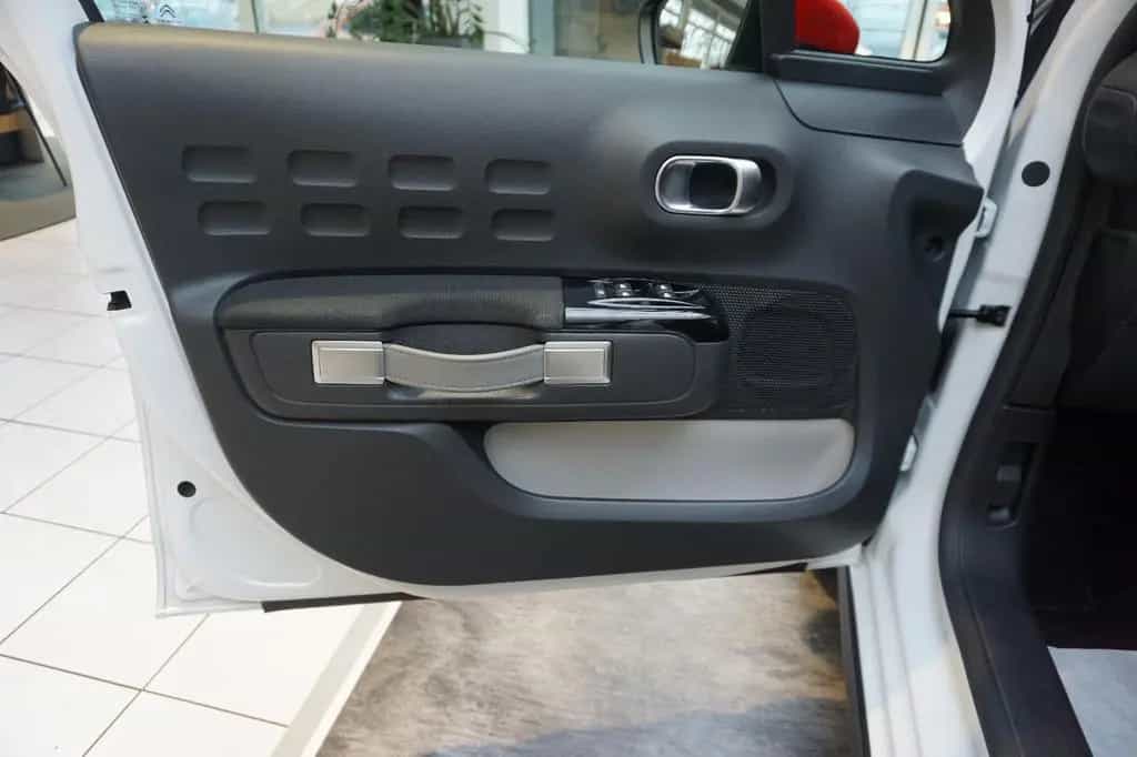 Citroën C3 Shine NAVI, SITZHEIZUNG, KLIMAAUTOMATIK, PDC 04/2019-photo-20