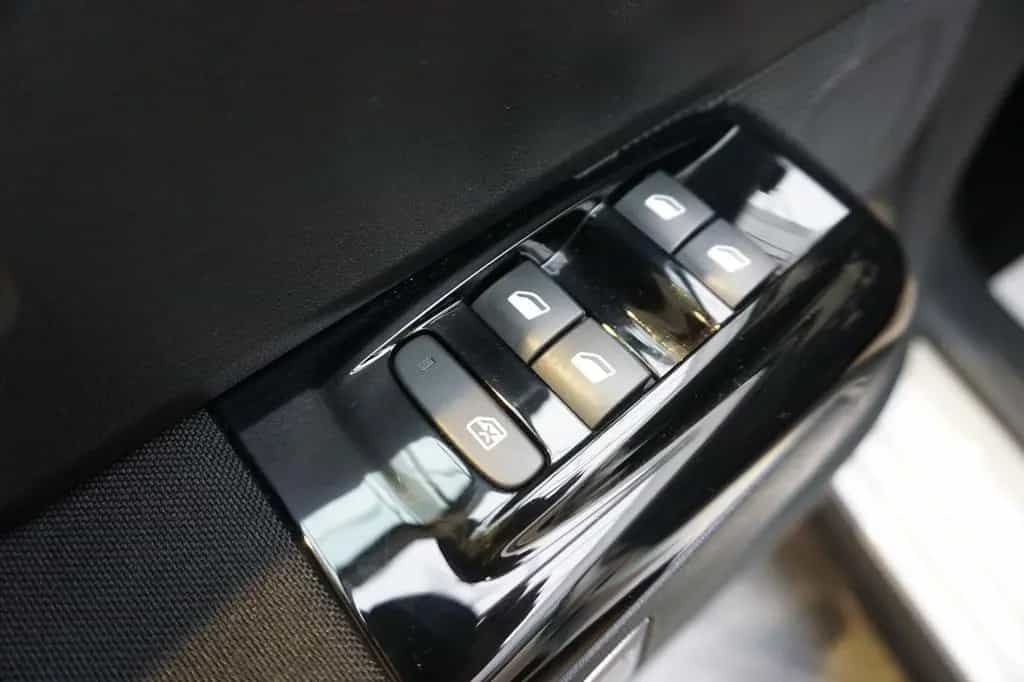 Citroën C3 Shine NAVI, SITZHEIZUNG, KLIMAAUTOMATIK, PDC 04/2019-photo-21