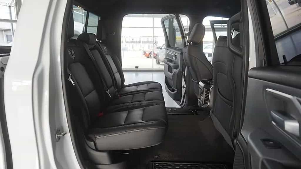 Dodge RAM 5.7 V8 HEMI 4x4 CREW-CAB*Leder*Navi*Tempo* 07/2022-photo-11