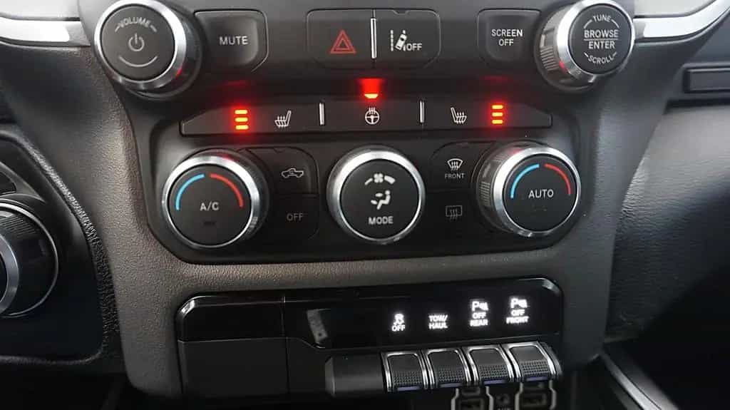 Dodge RAM 5.7 V8 HEMI 4x4 CREW-CAB*Leder*Navi*Tempo* 07/2022-photo-17
