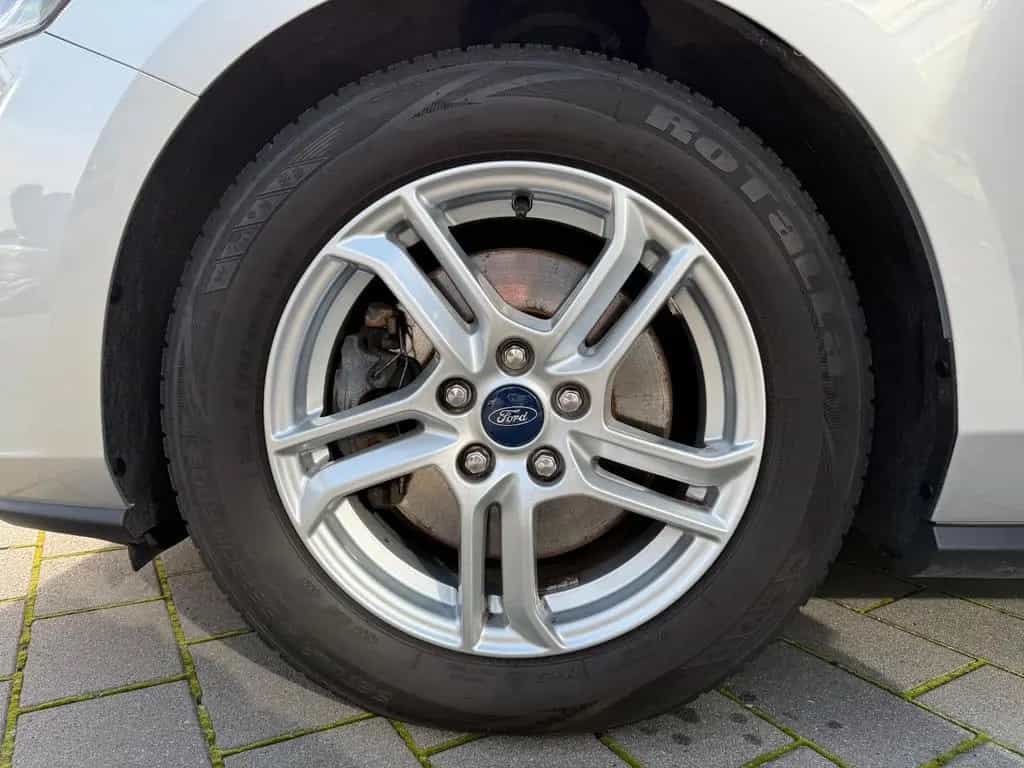 Ford Focus Turnier Cool & Connect AUTOMATIK PDC LED 07/2020-photo-3