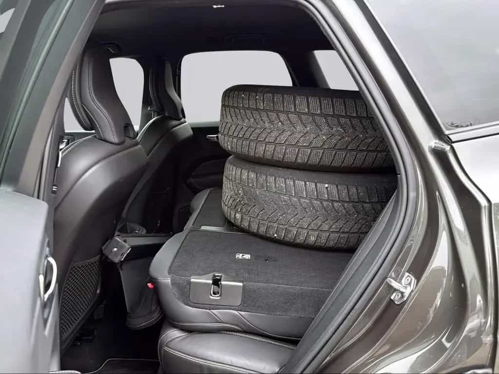 Volvo XC60 R Design 2WD 2.0 Diesel KAT Android Auto Me 08/2020-photo-2